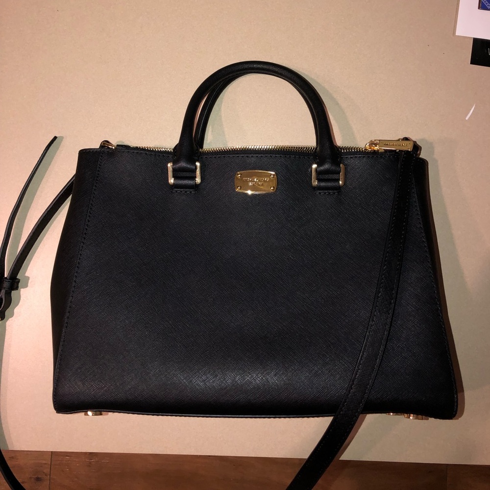 NWOT MICHAEL KORS MEDIUM CROSSBODY BLACK